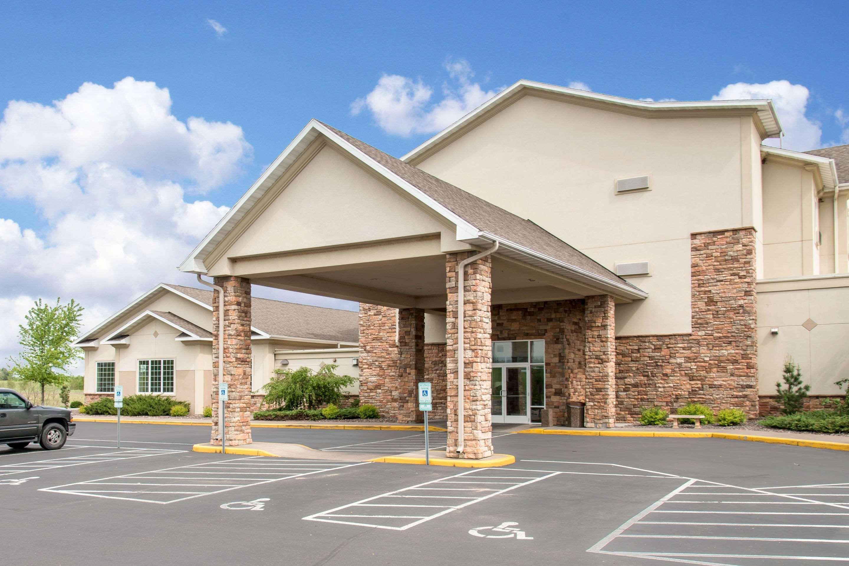 Sleep Inn & Suites Conference Center Eau Claire North Union Экстерьер фото