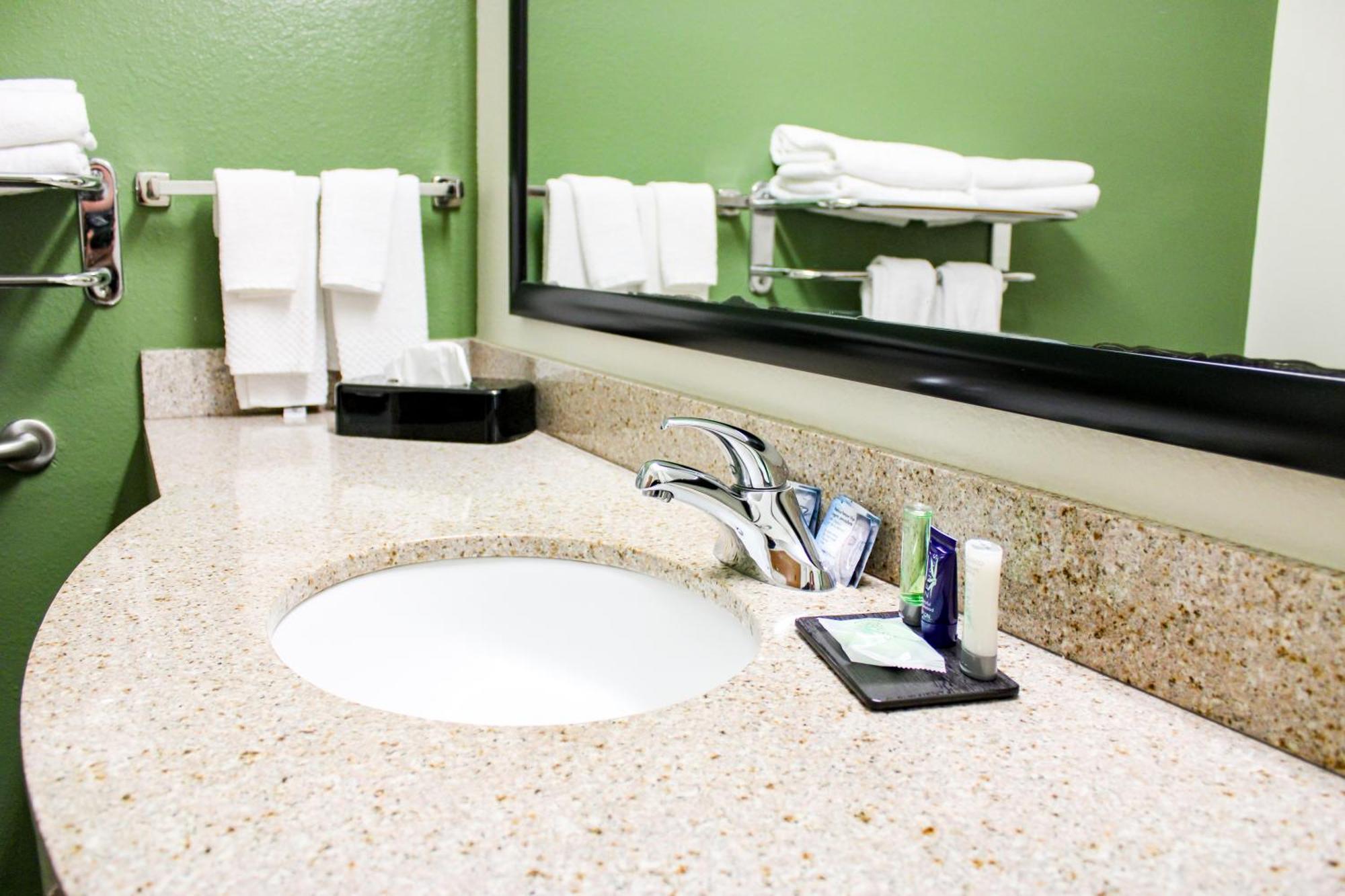 Sleep Inn & Suites Conference Center Eau Claire North Union Экстерьер фото
