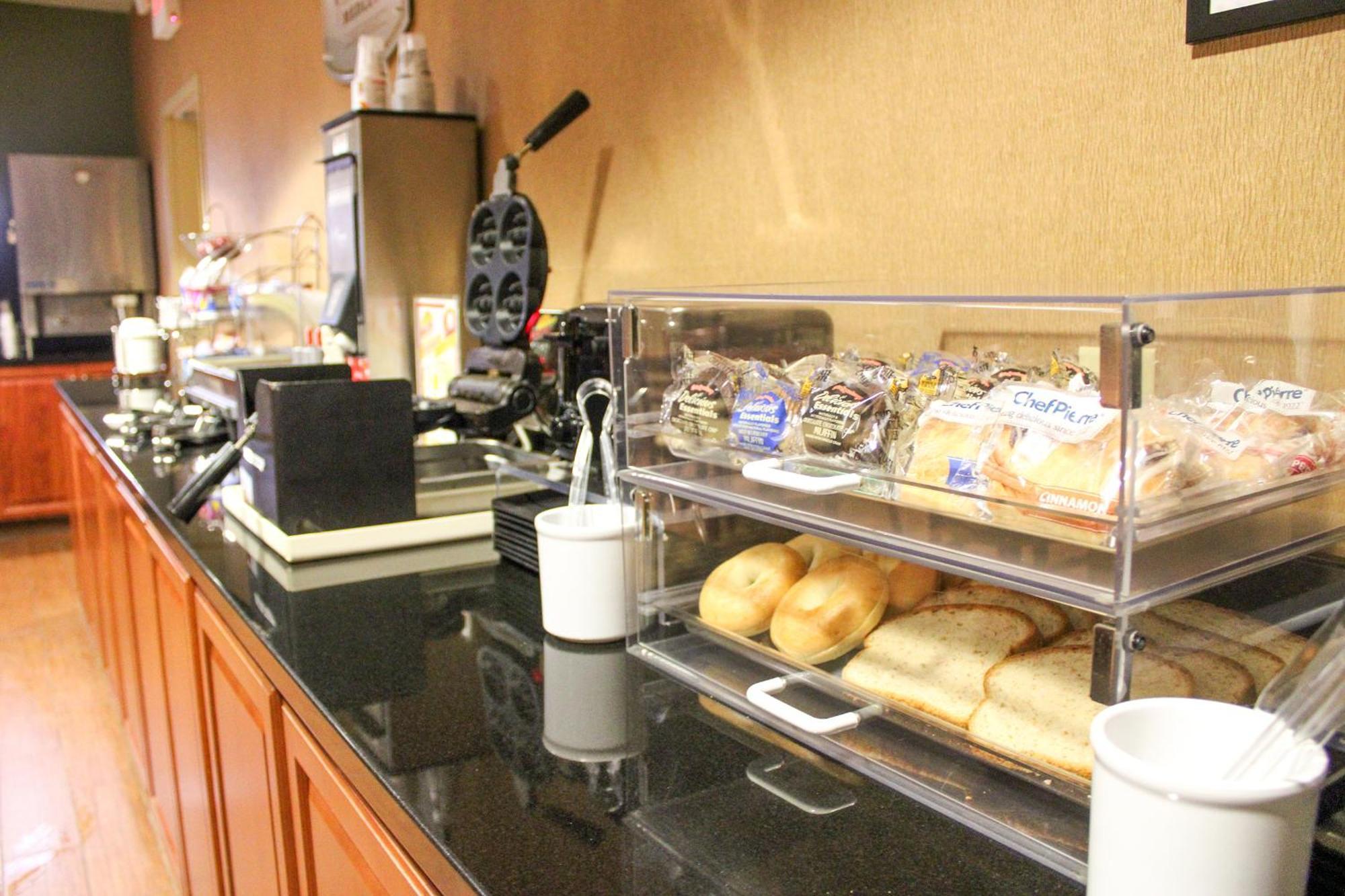 Sleep Inn & Suites Conference Center Eau Claire North Union Экстерьер фото